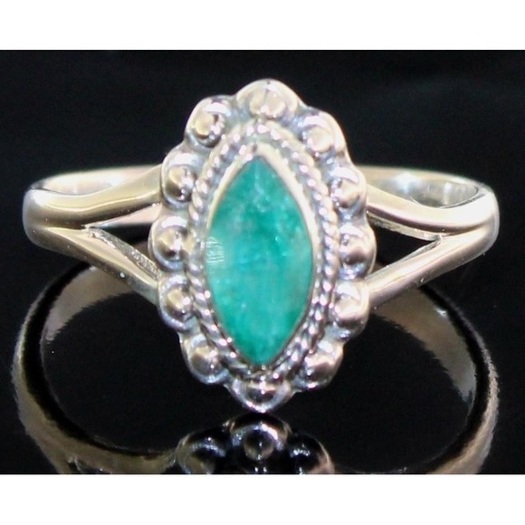 Marquise Cut Natural Emerald Solitaire Ring Boho Vintage look Statementsze 7